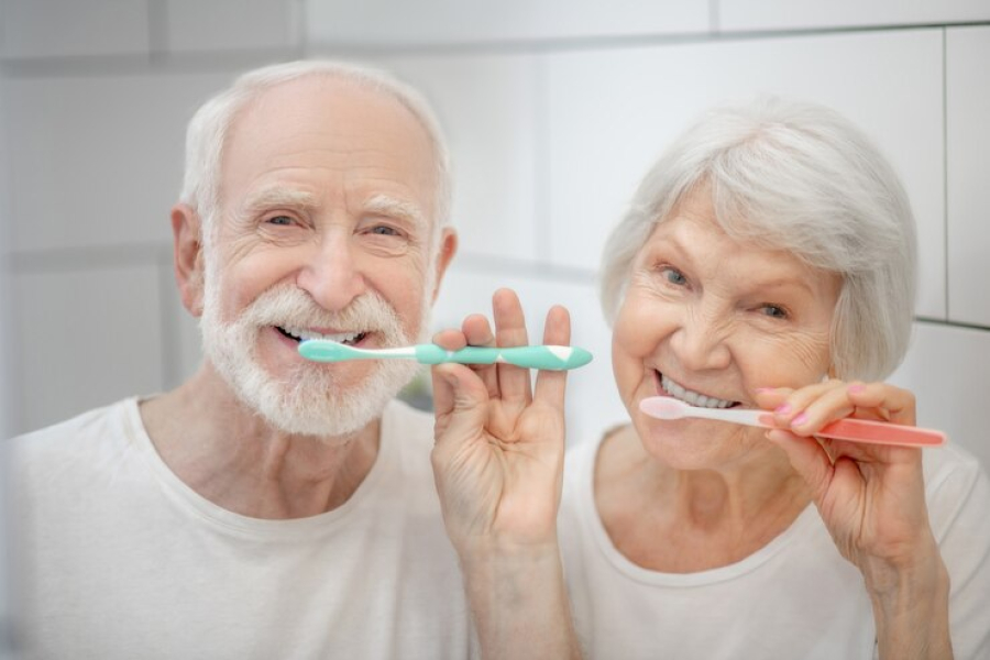 Dentista fala sobre importância da reabilitação oral para os idosos